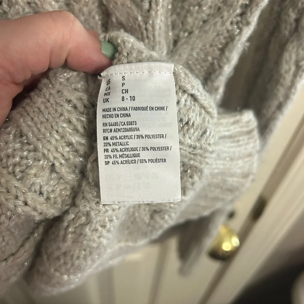 American Eagle Sparkly Gray Beige Cable Knit Sweater Small - Picture 4 of 5